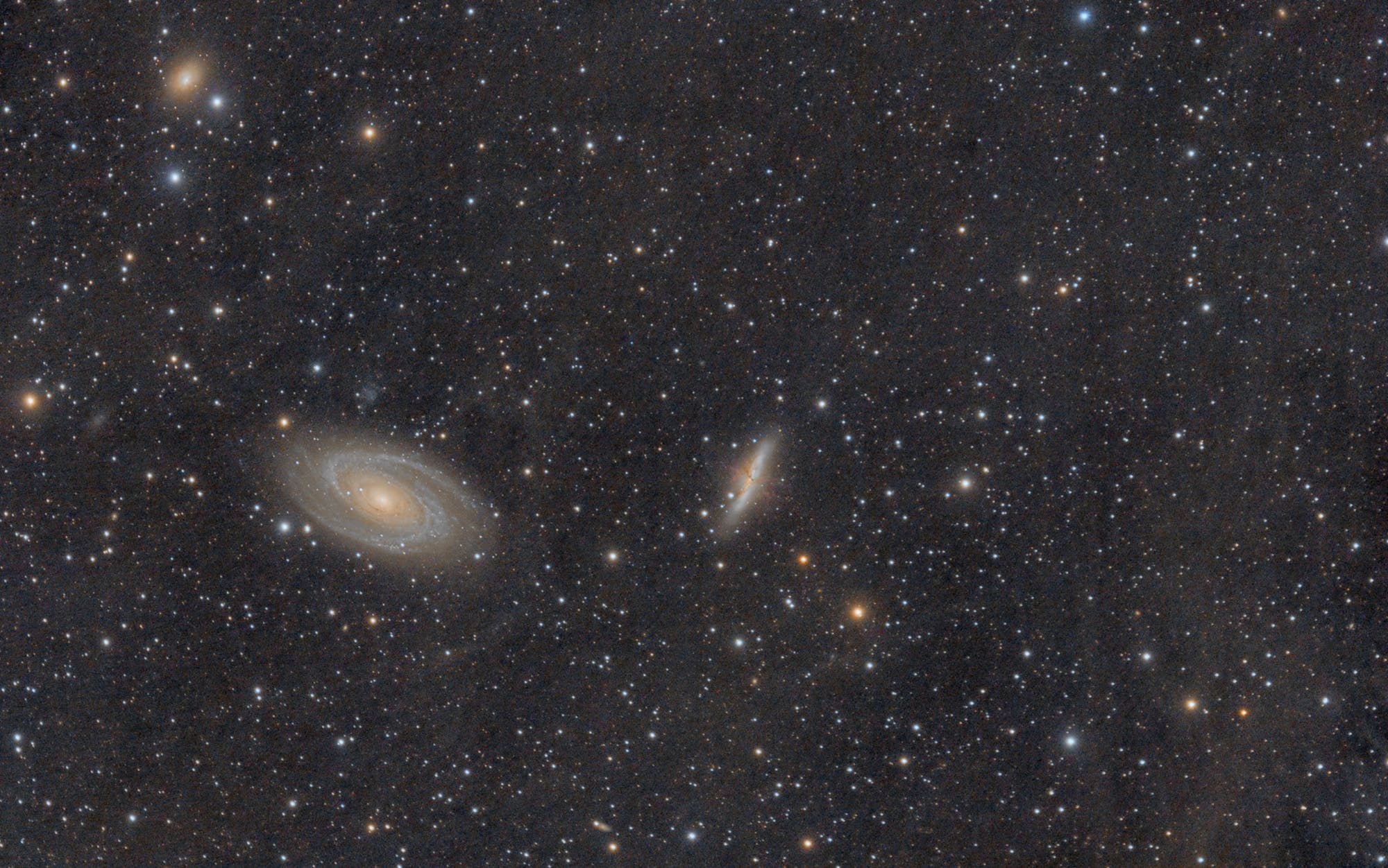 Messier-81-Gruppe mit galaktischem Zirrus