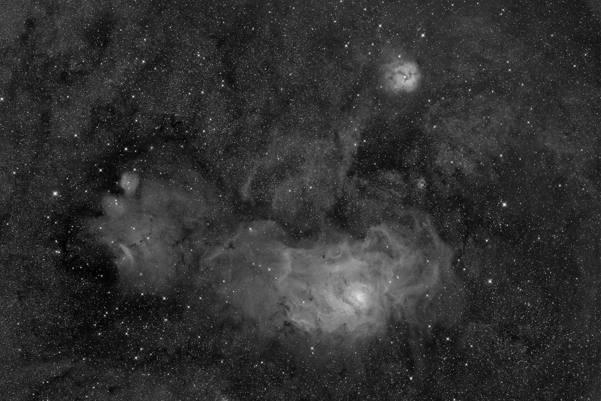 Messier 8 (Lagunennebel) und M20 (Trifidnebel) in H-Alpha