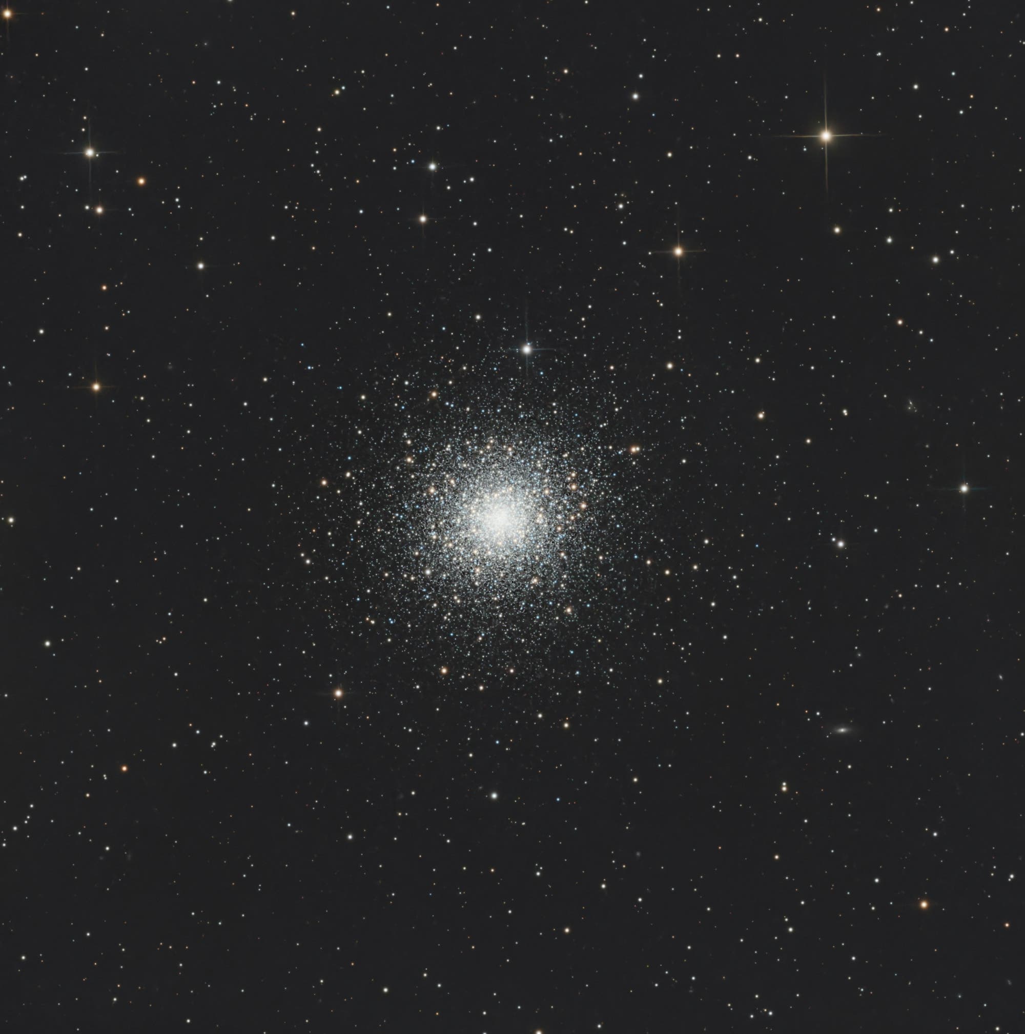 Messier 92 ein Schneeball  aus funkelden Sternen