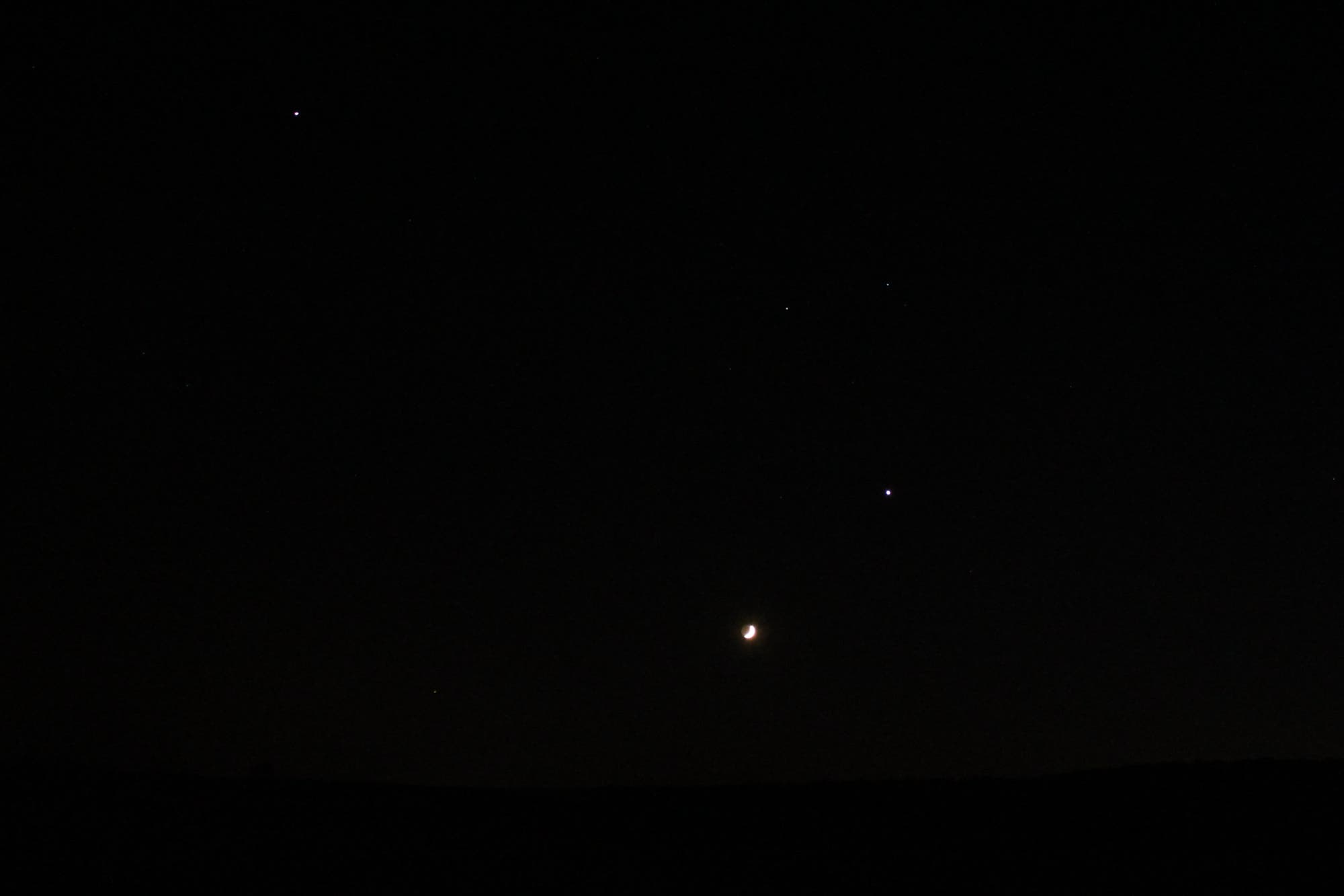 Mond, Venus und Jupiter am Abendhimmel