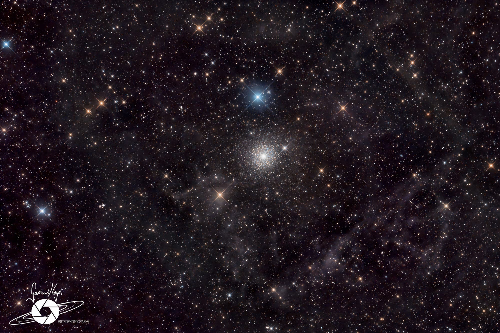 Messier 15 und der galaktische Zirrus