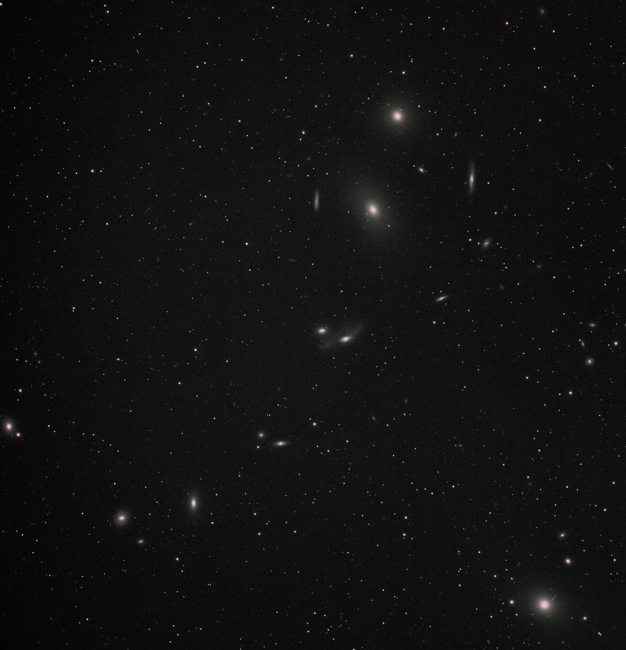 Markarians Galaxienkette in Virgo + M87