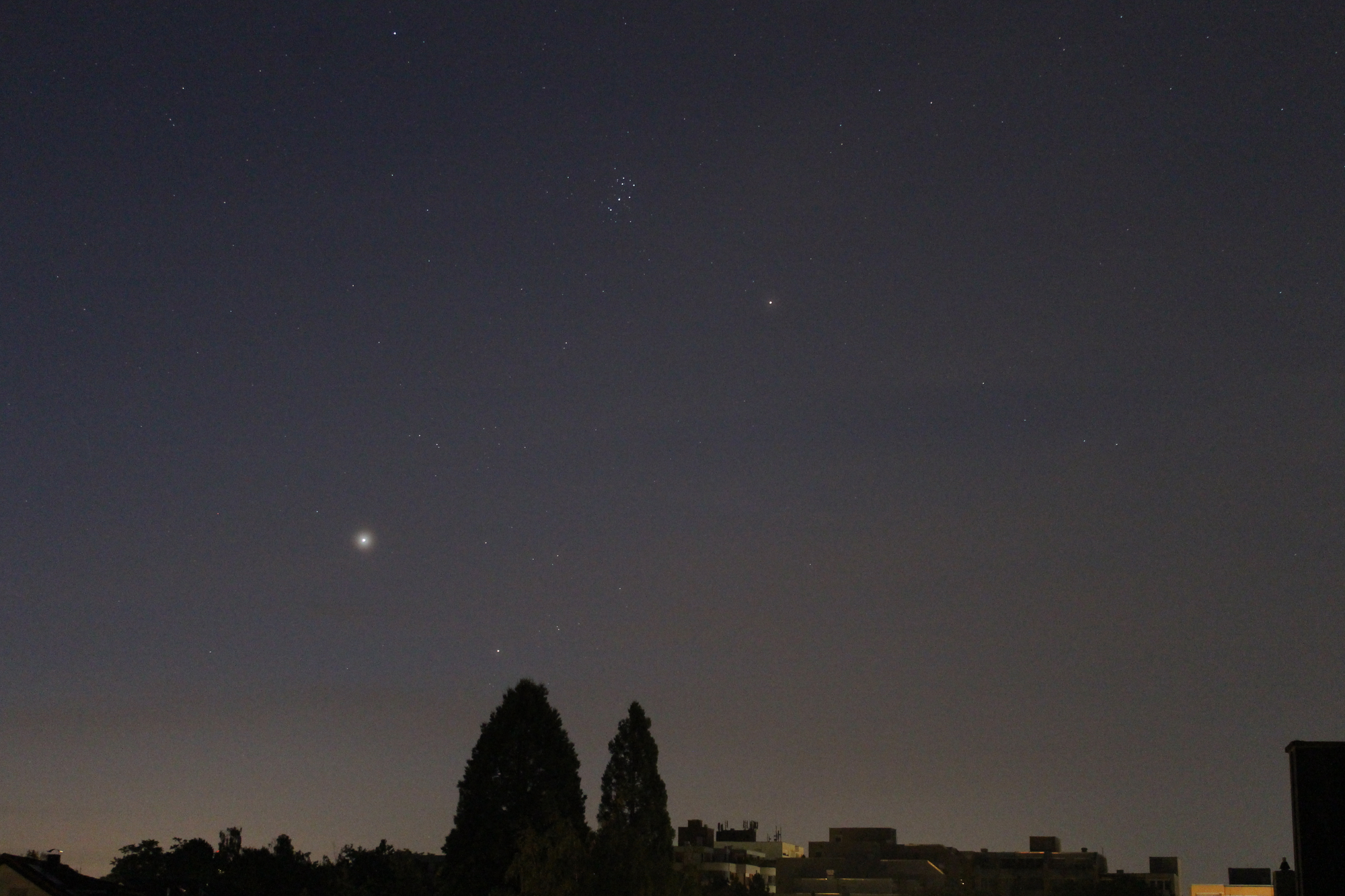 Mars, Jupiter und Uranus im Sternbild Stier