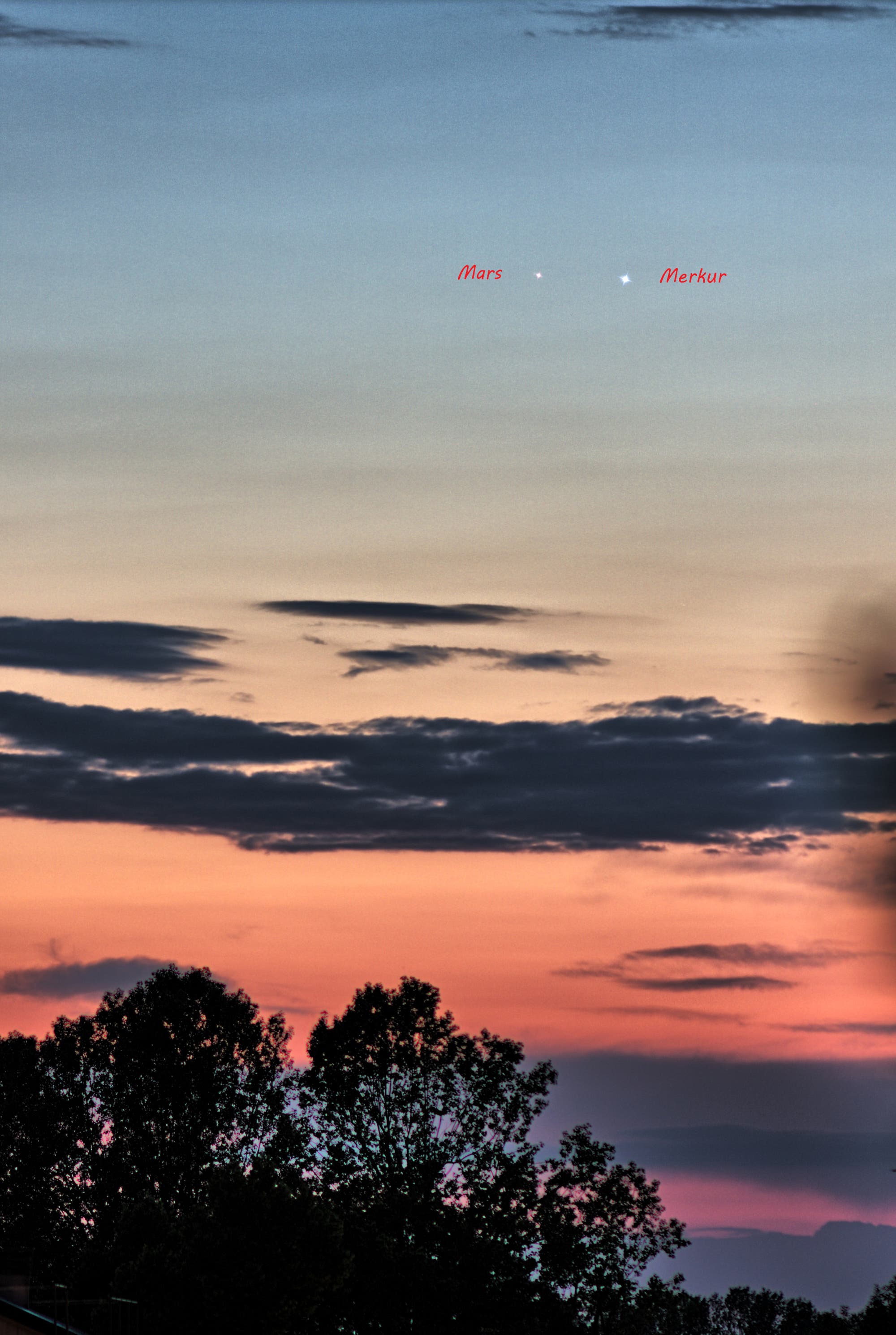 Merkur begegnet dem Mars über den Linden