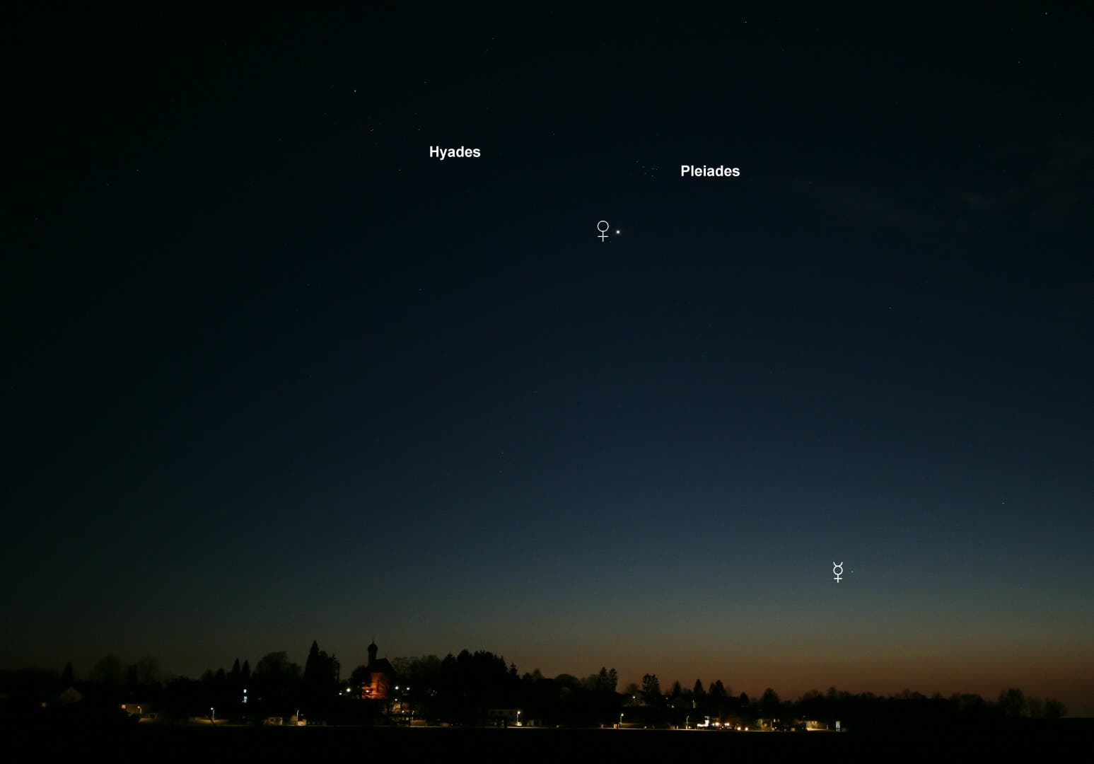 Merkur, Venus, Plejaden und Hyaden 