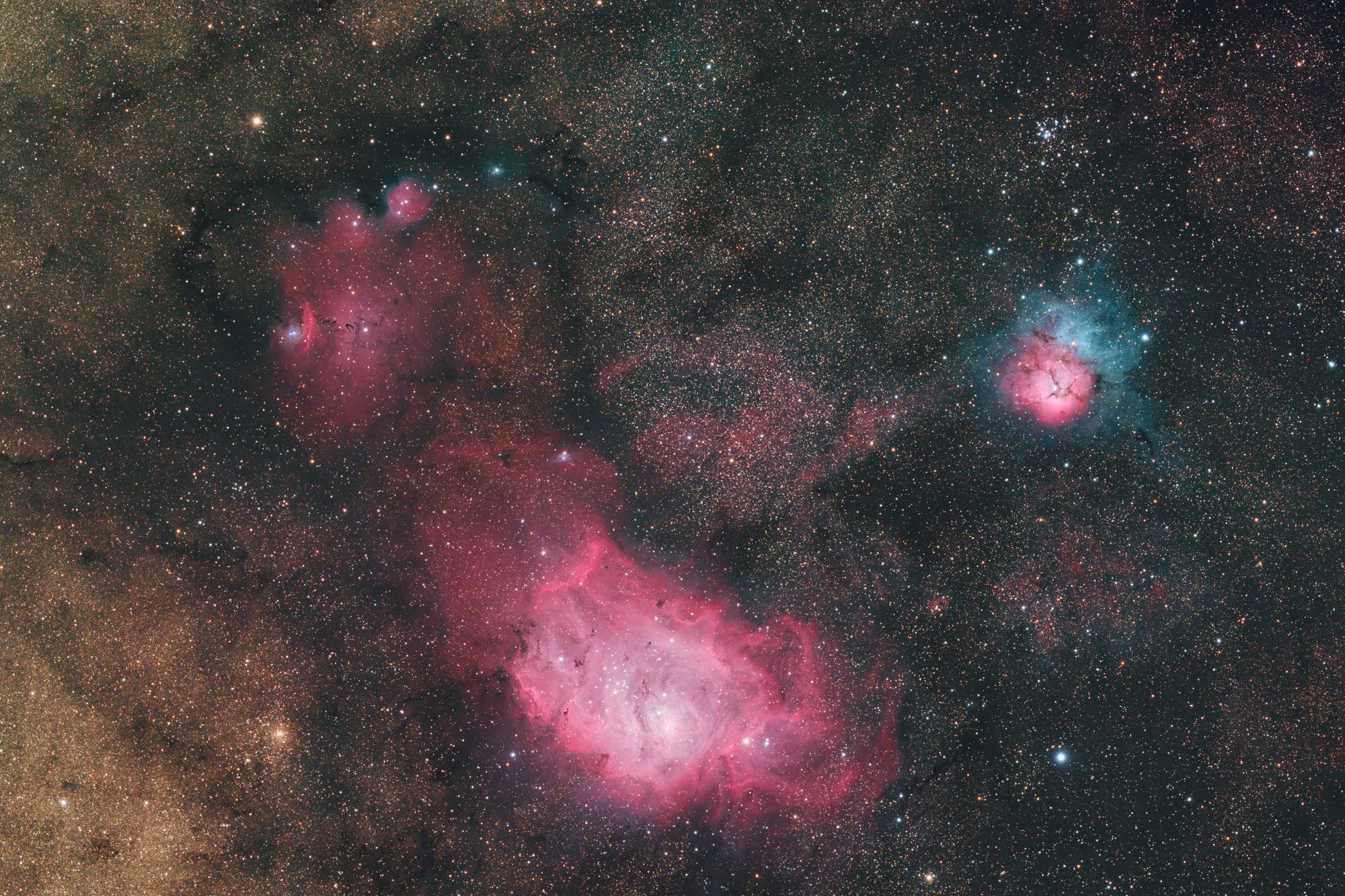 Messier 8 und 20: Beeindruckende Details im weiten Feld