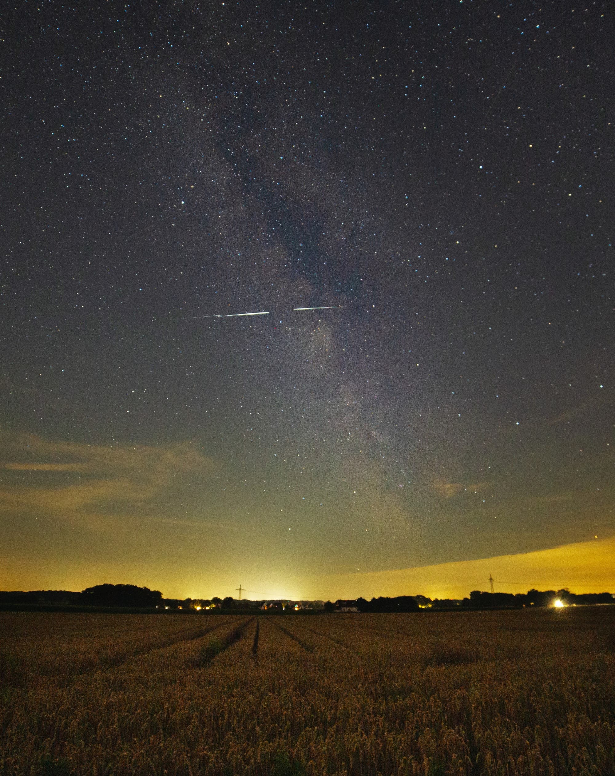 Meteore im Hintergrund der Galaxie 