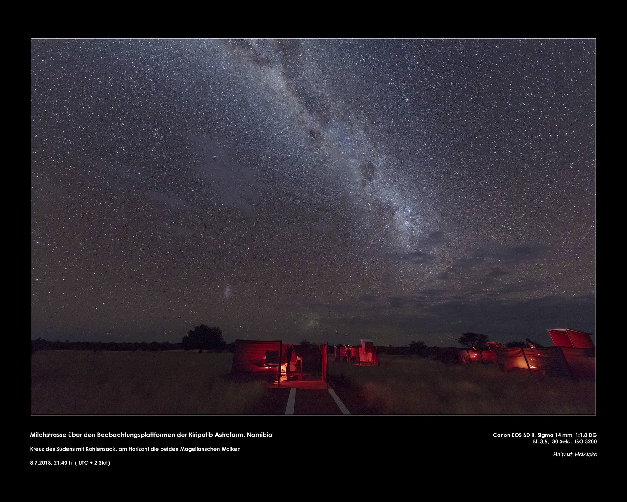 Milchstraße über den Beobachtungsplattformen der Kiripotib Astrofarm, Namibia