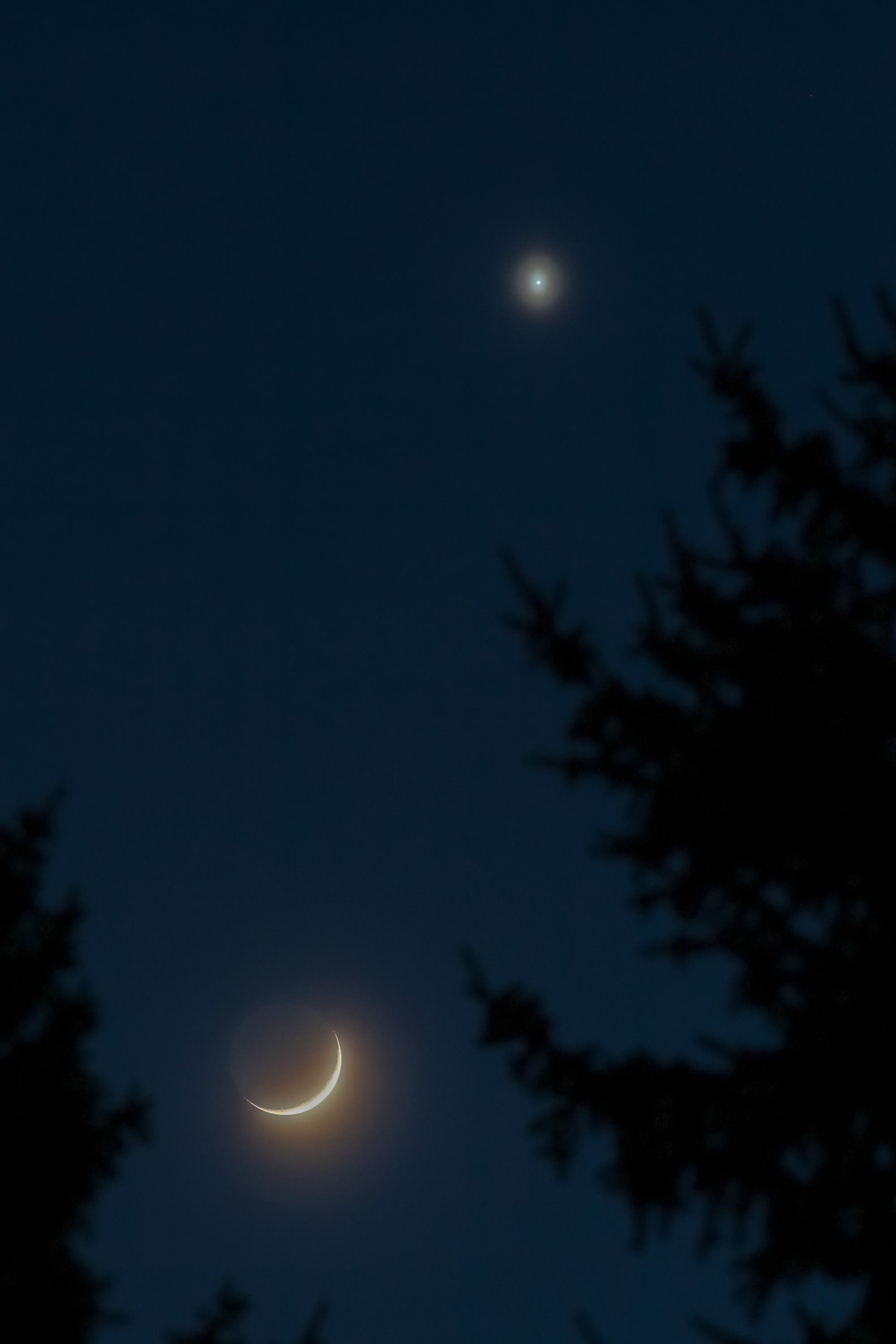 Mond und Venus mit Venus-Aureole