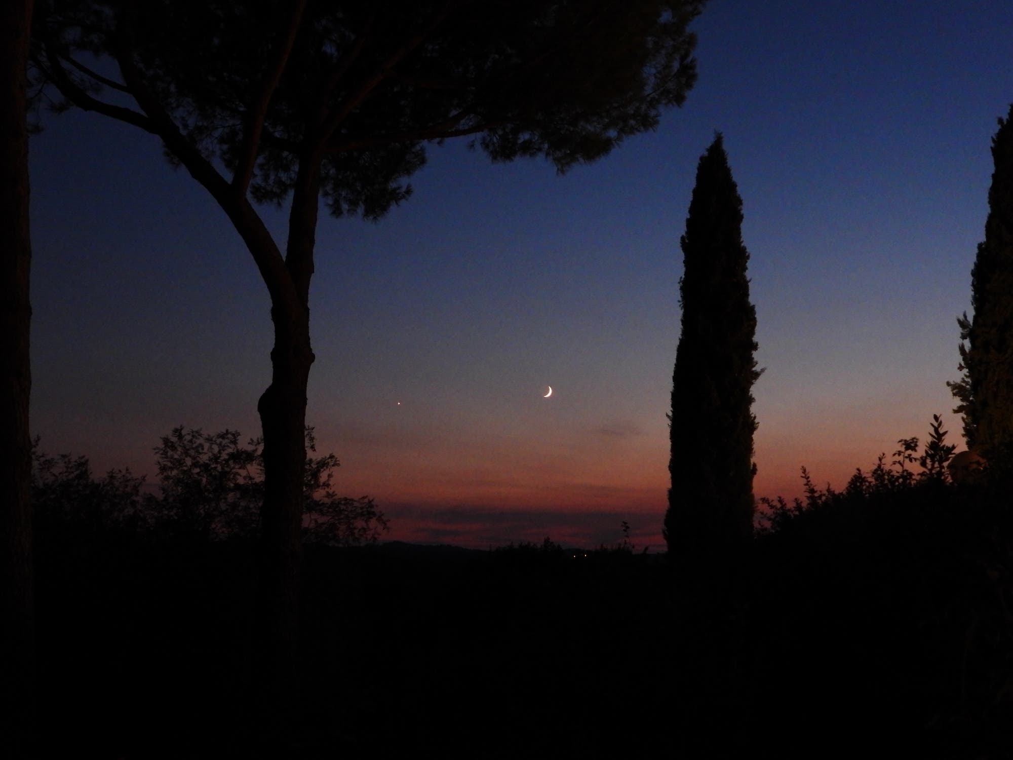 Mond trifft Venus in der Toskana