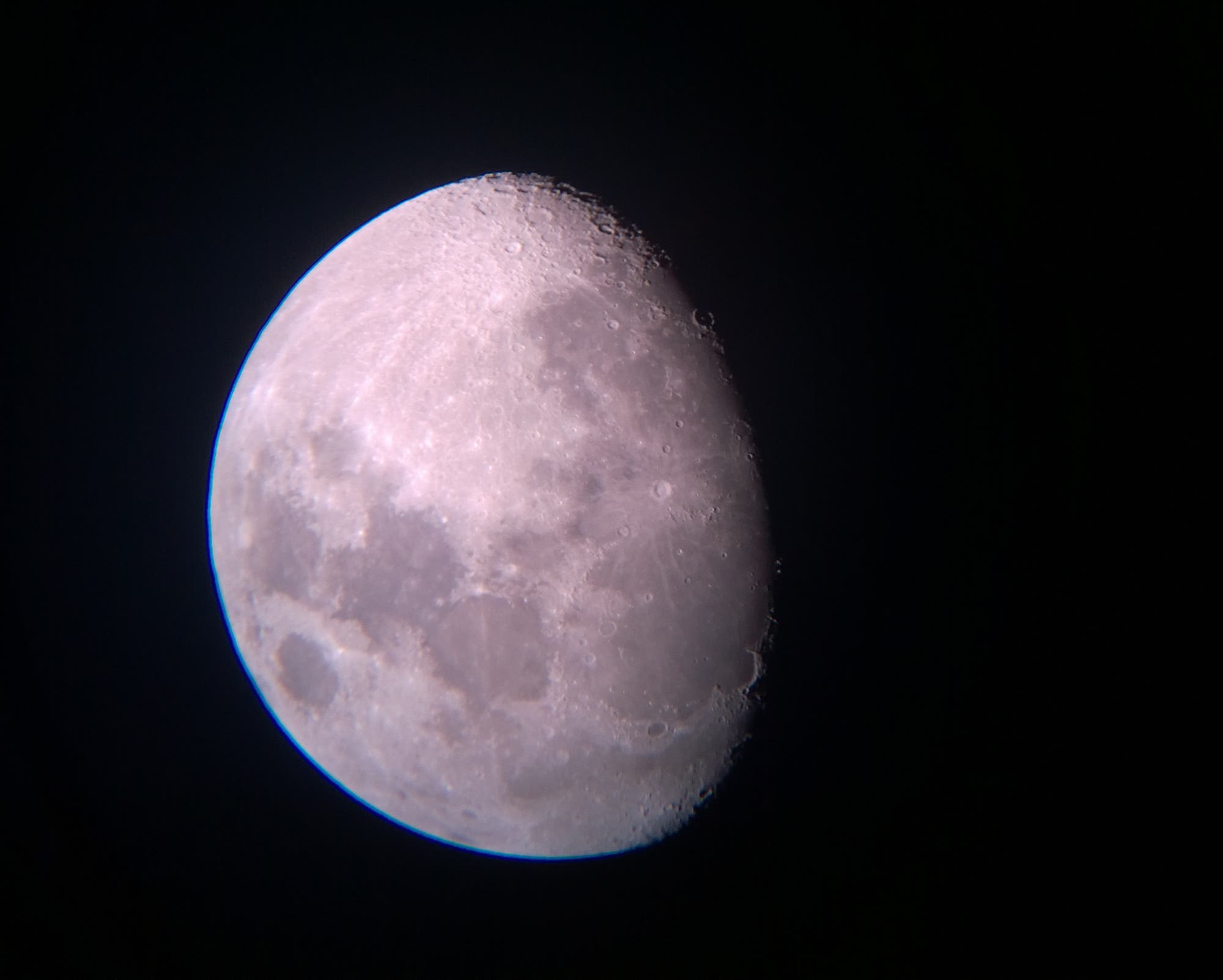 Der Mond  mit Smartphone fotografiert