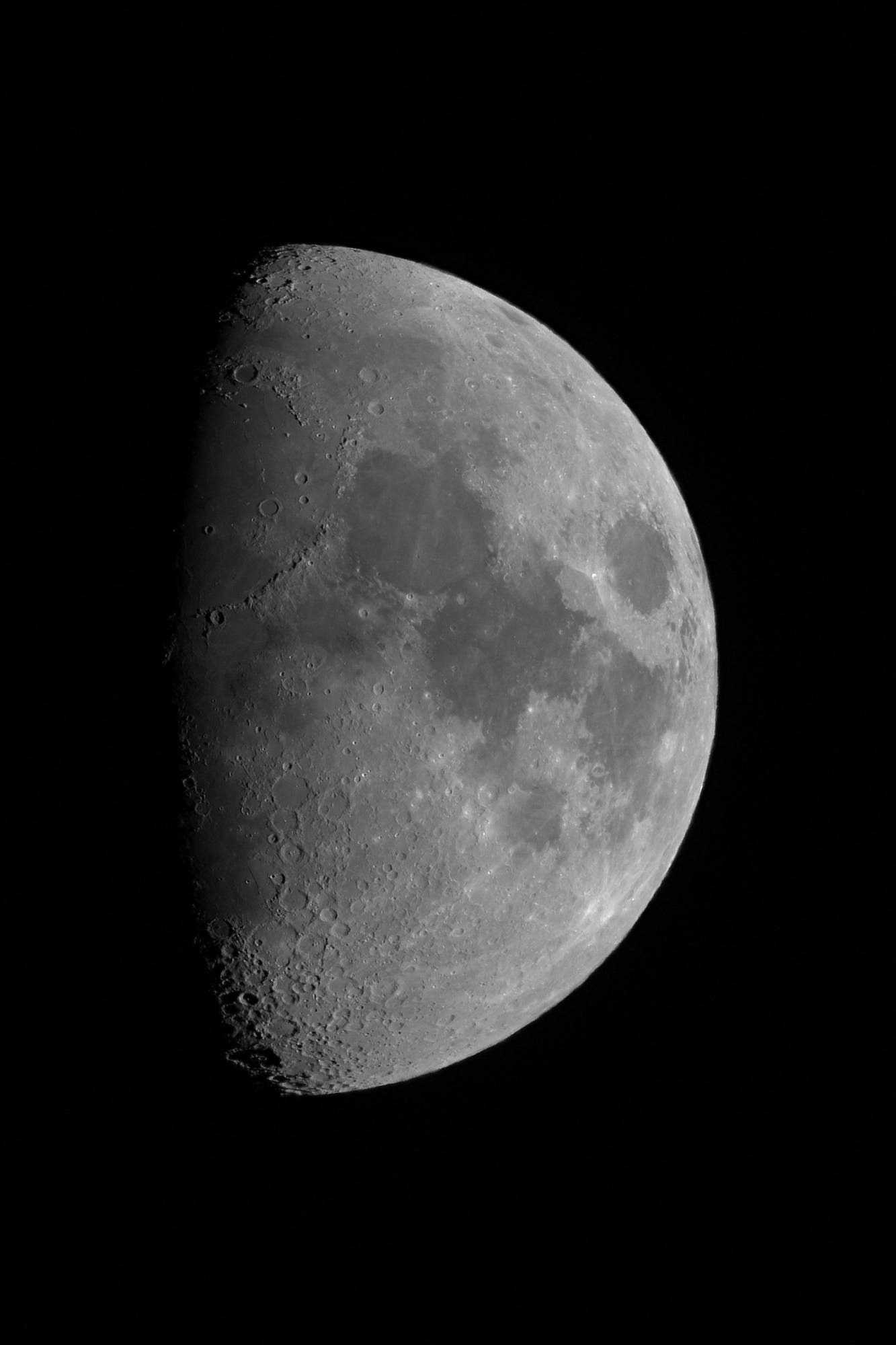 Unser Mond, 63,9 Prozent beleuchtet