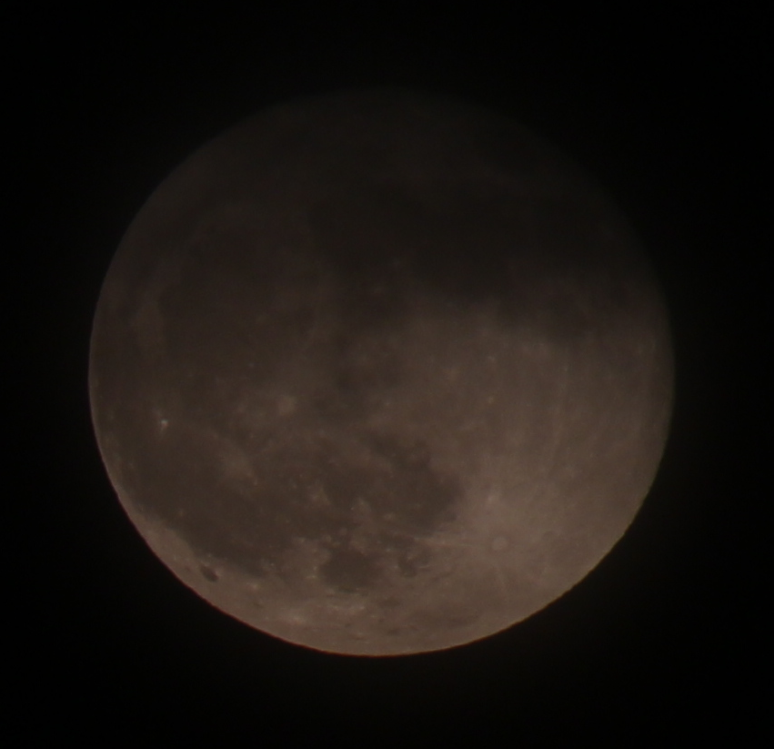 Mond 14 Stunden nach der Mondfinsternis