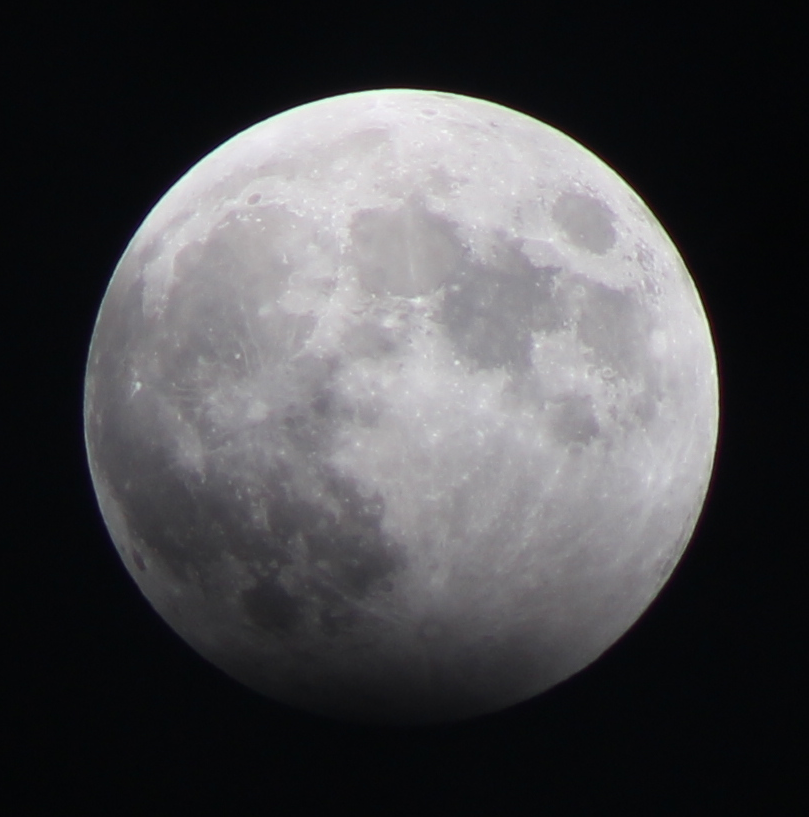 Partielle Mondfinsternis am 28. Oktober 2023 - Eintritt in den Kernschatten