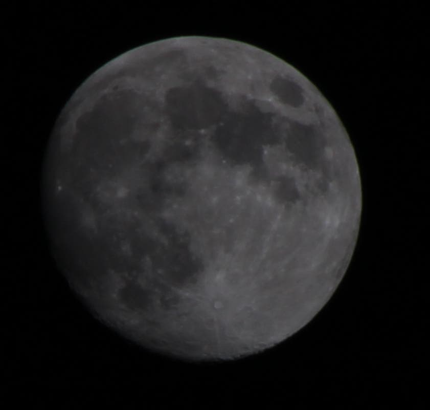 Zunehmender, schon recht voller Mond