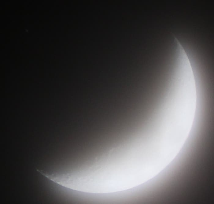 Saturn kurz vor der Bedeckung durch den Mond