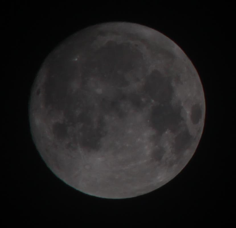 Der Mond wenige Stunden vor der Mondfinsternis