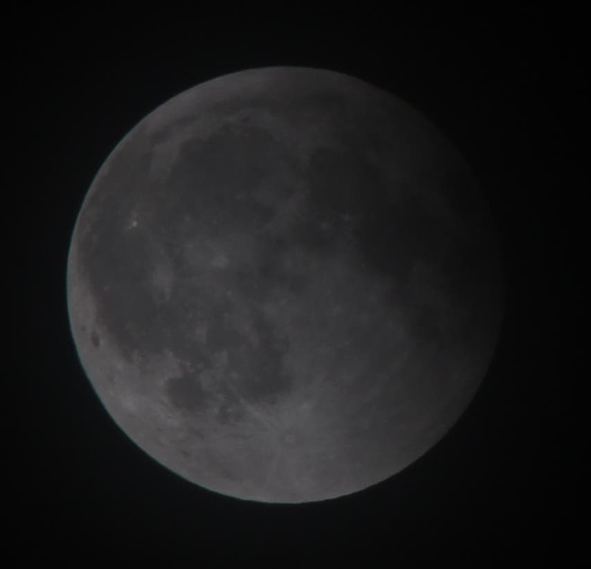 Mond im irdischen Halbschatten