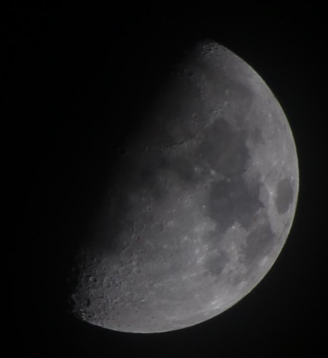 Zunehmender Mond kurz nach dem Ersten Viertel