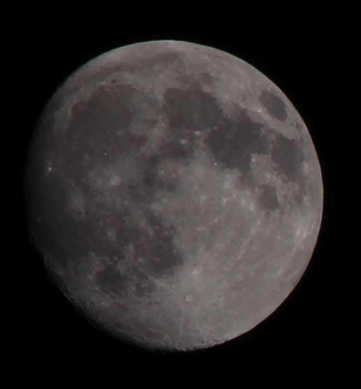 Zunehmender, fast voller Mond