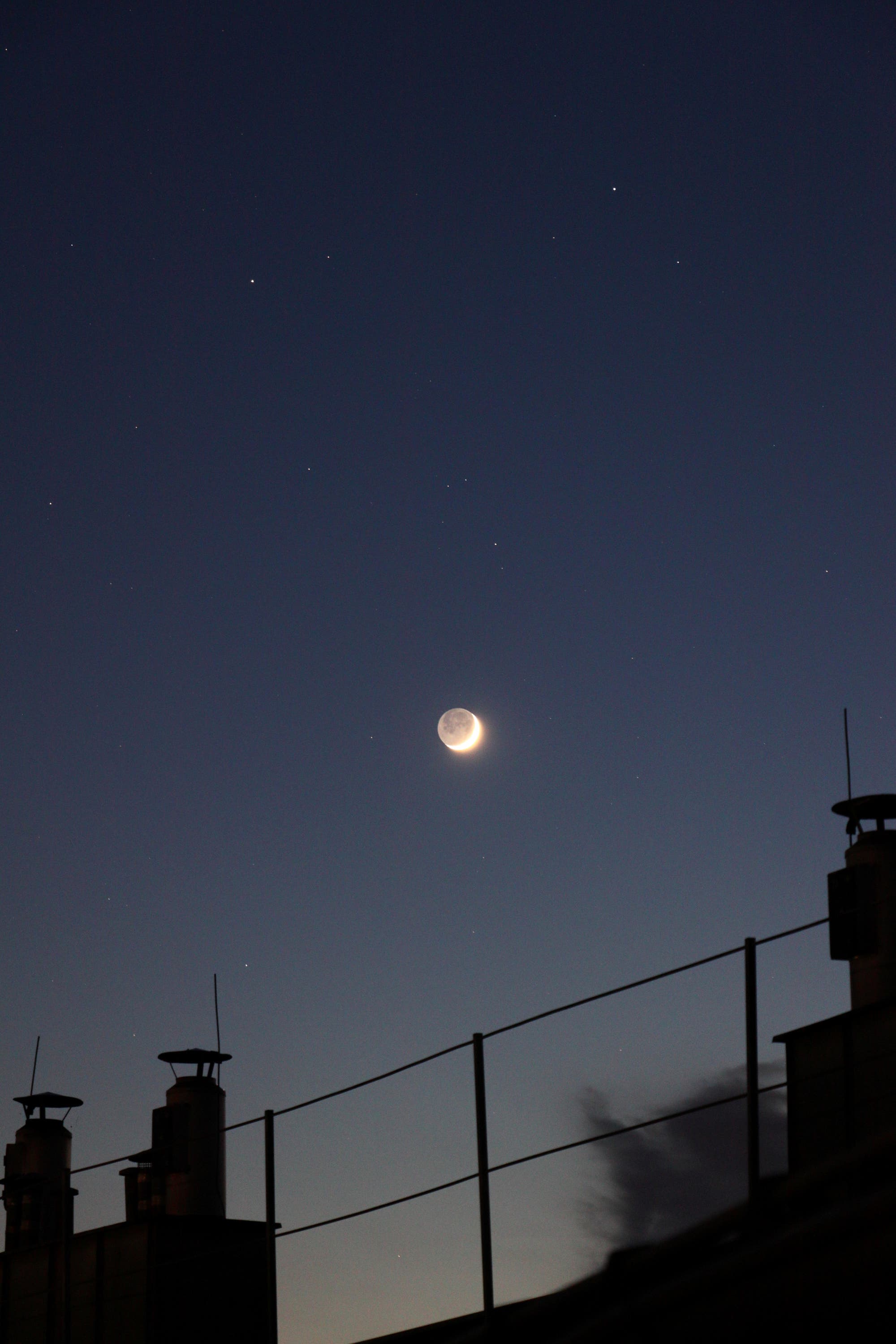 Mond mit Erdschein bei Kastor und Pollux