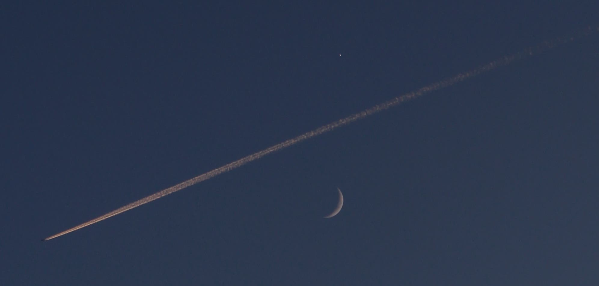 Mond und Venus zum Sonnenuntergang