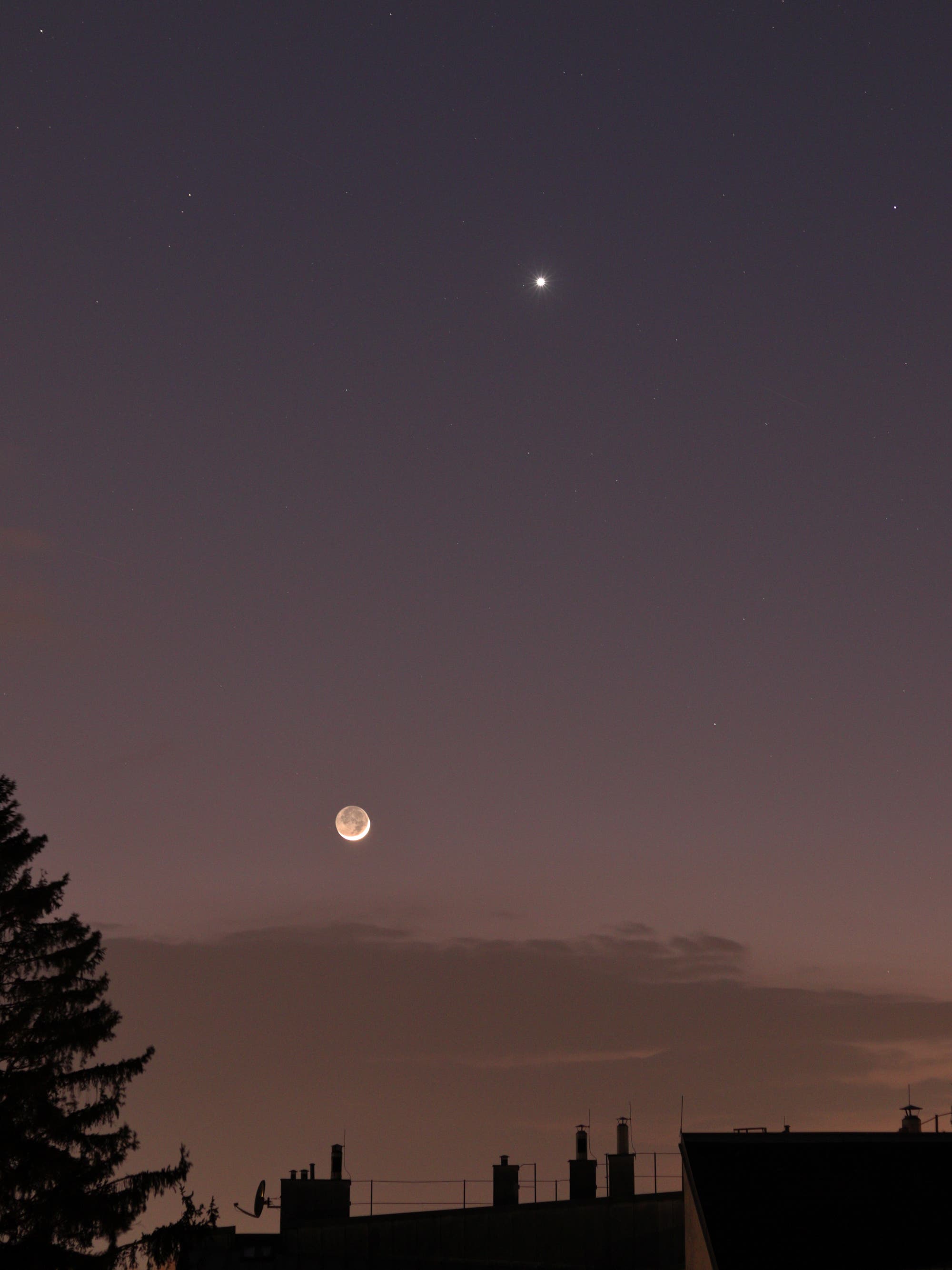 Venus und Mond mit Erdschein
