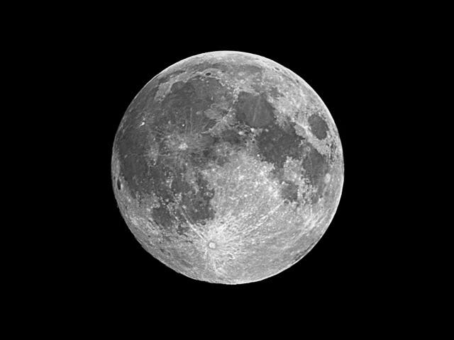Mond ca. 9 Stunden vor Vollmond