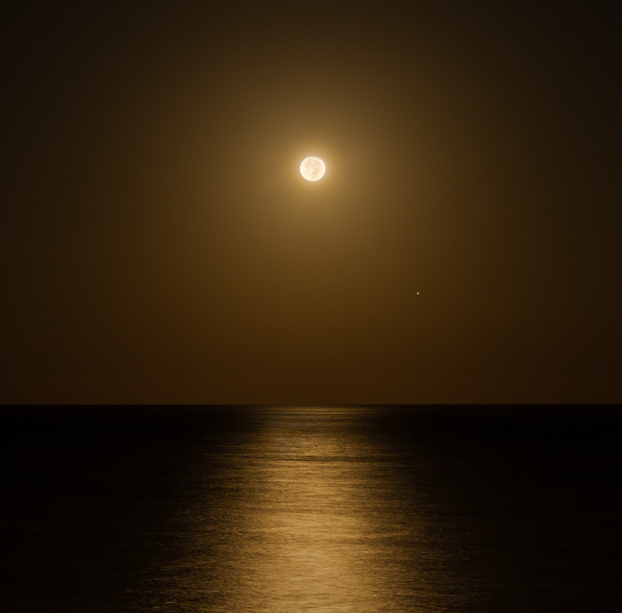 Mond und Jupiter über dem Meer von Kreta