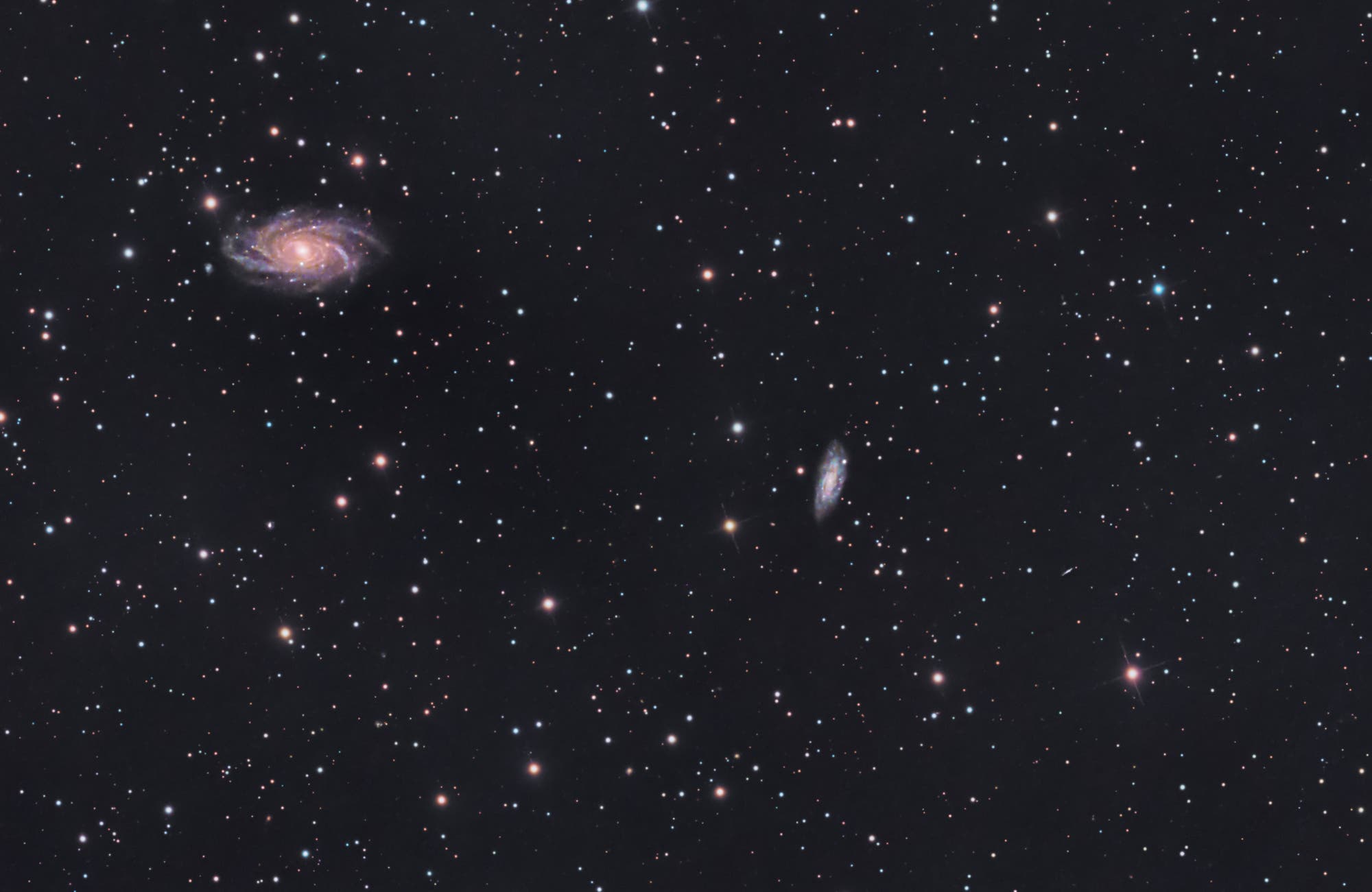 Ein Galaxienpaar in der Giraffe (NGC 2336 und IC 467)