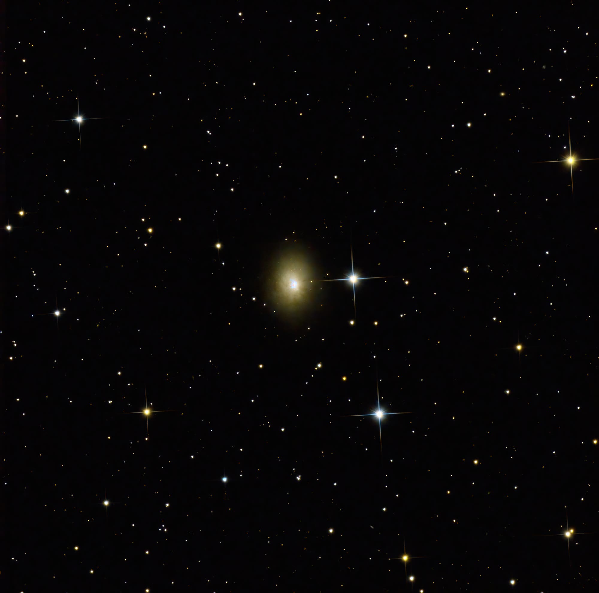 NGC 3077, die kleine Unbekannte von nebenan ...