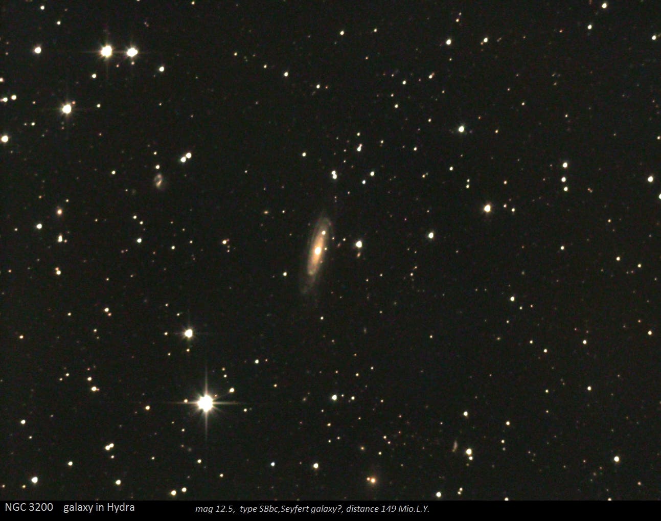 NGC3200  eine einsame Galaxie in der Wasserschlange
