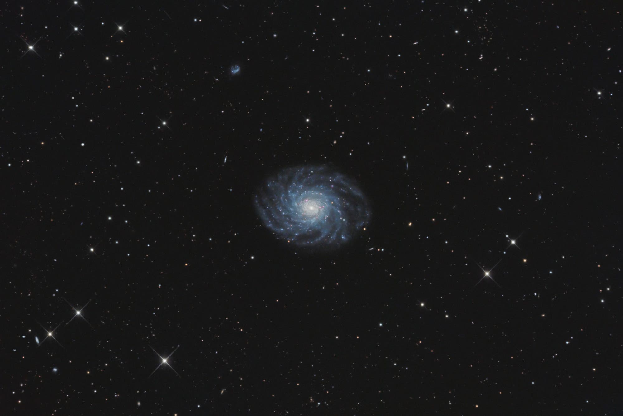 NGC 3486, der Struwwelpeter unter den Galaxien