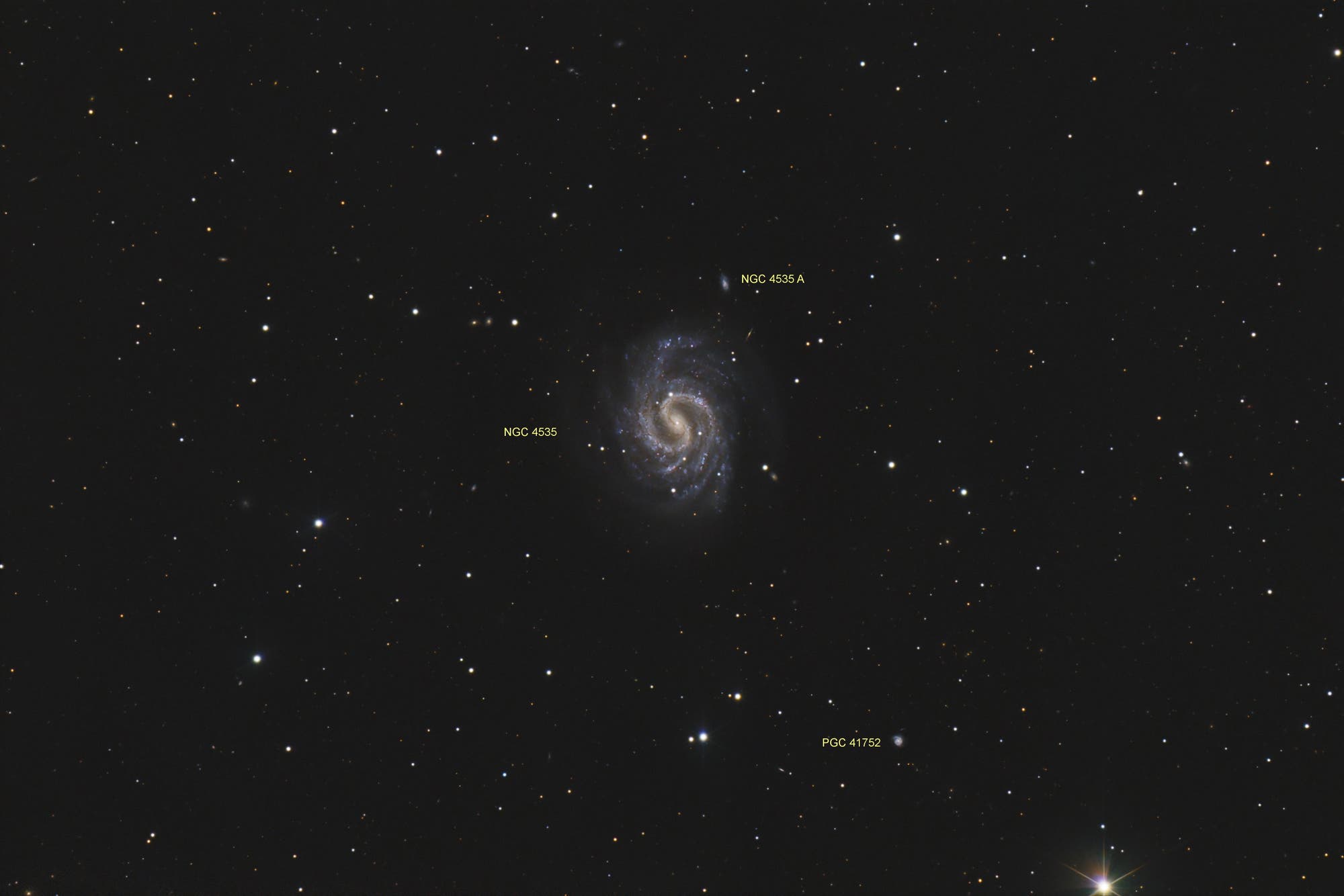 NGC 4535 »Die verlorene Galaxie« (Objekte)