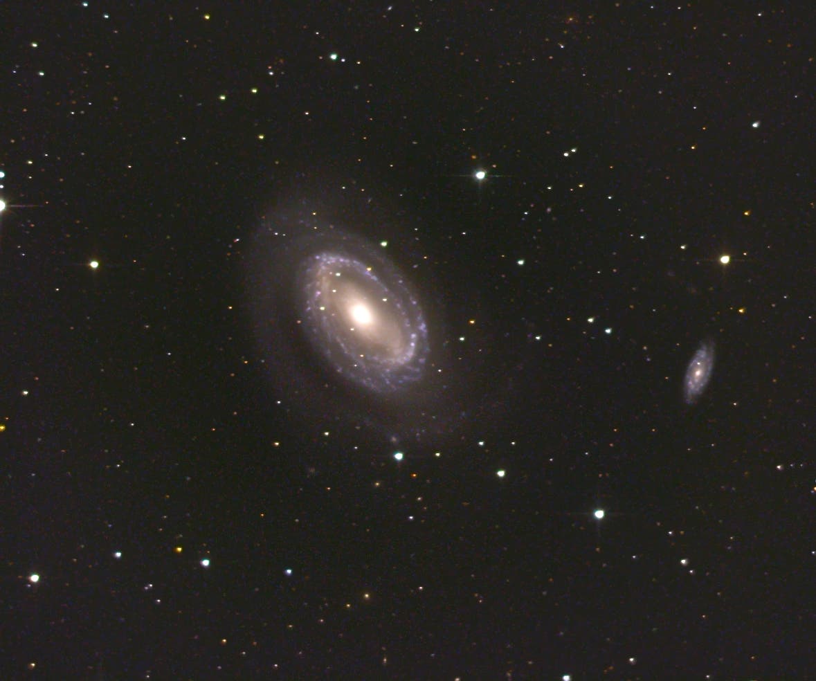 NGC 4725 - eine einarmige Seyfert-Galaxie mit innerer Ringstruktur im Haar der Berenike