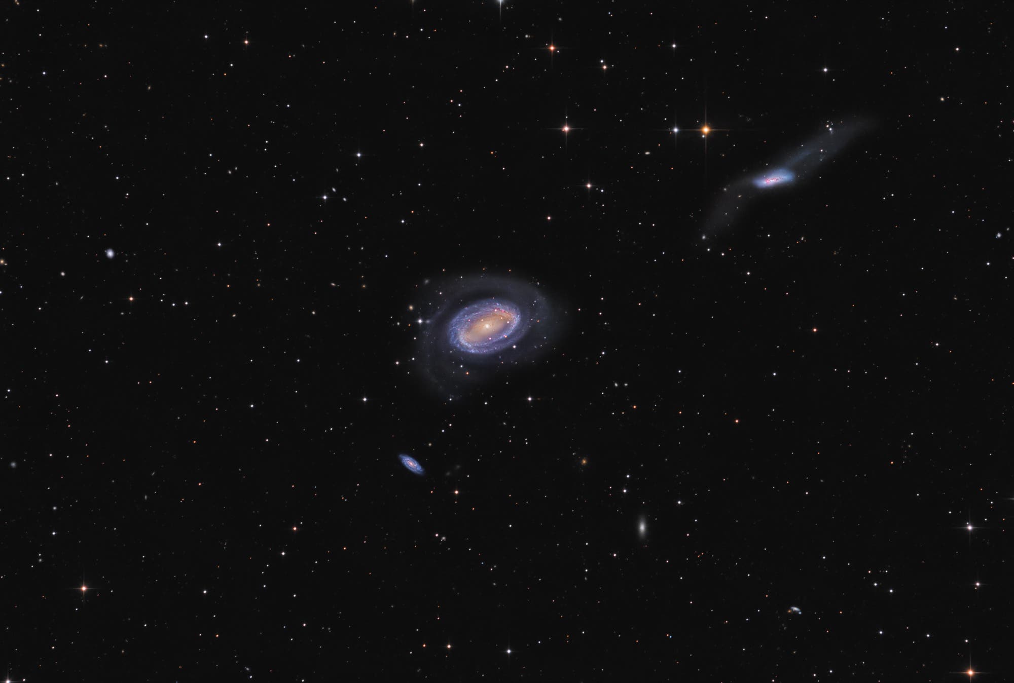 Galaxien-Trio NGC 4725, NGC 4747 und NGC 4712