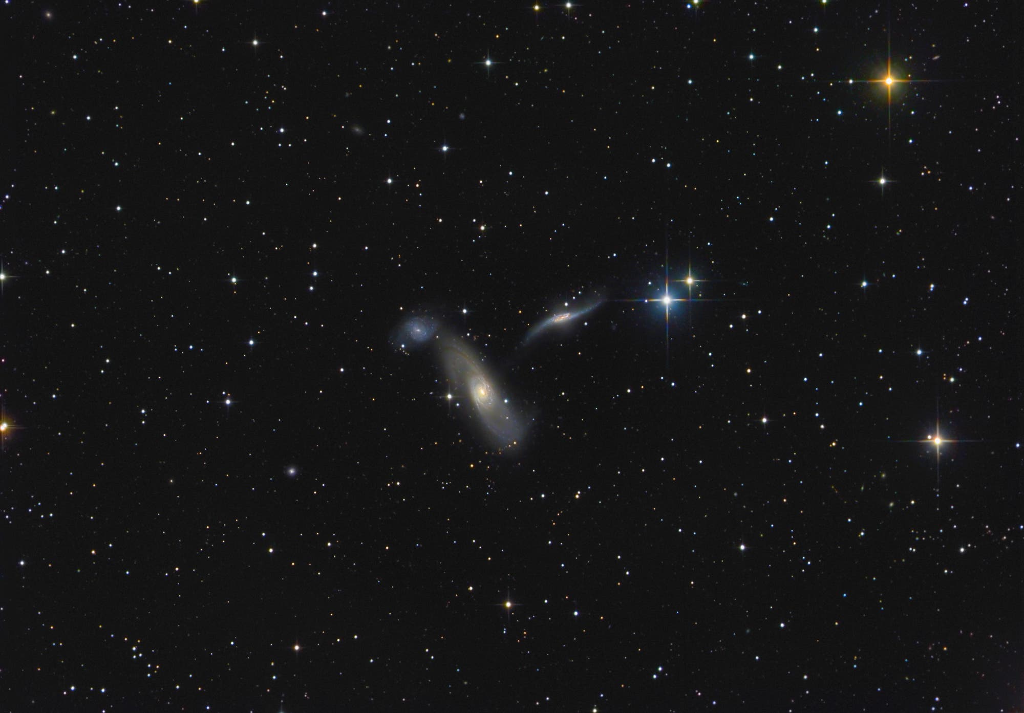 NGC 5560, NGC 5566 und NGC 5569