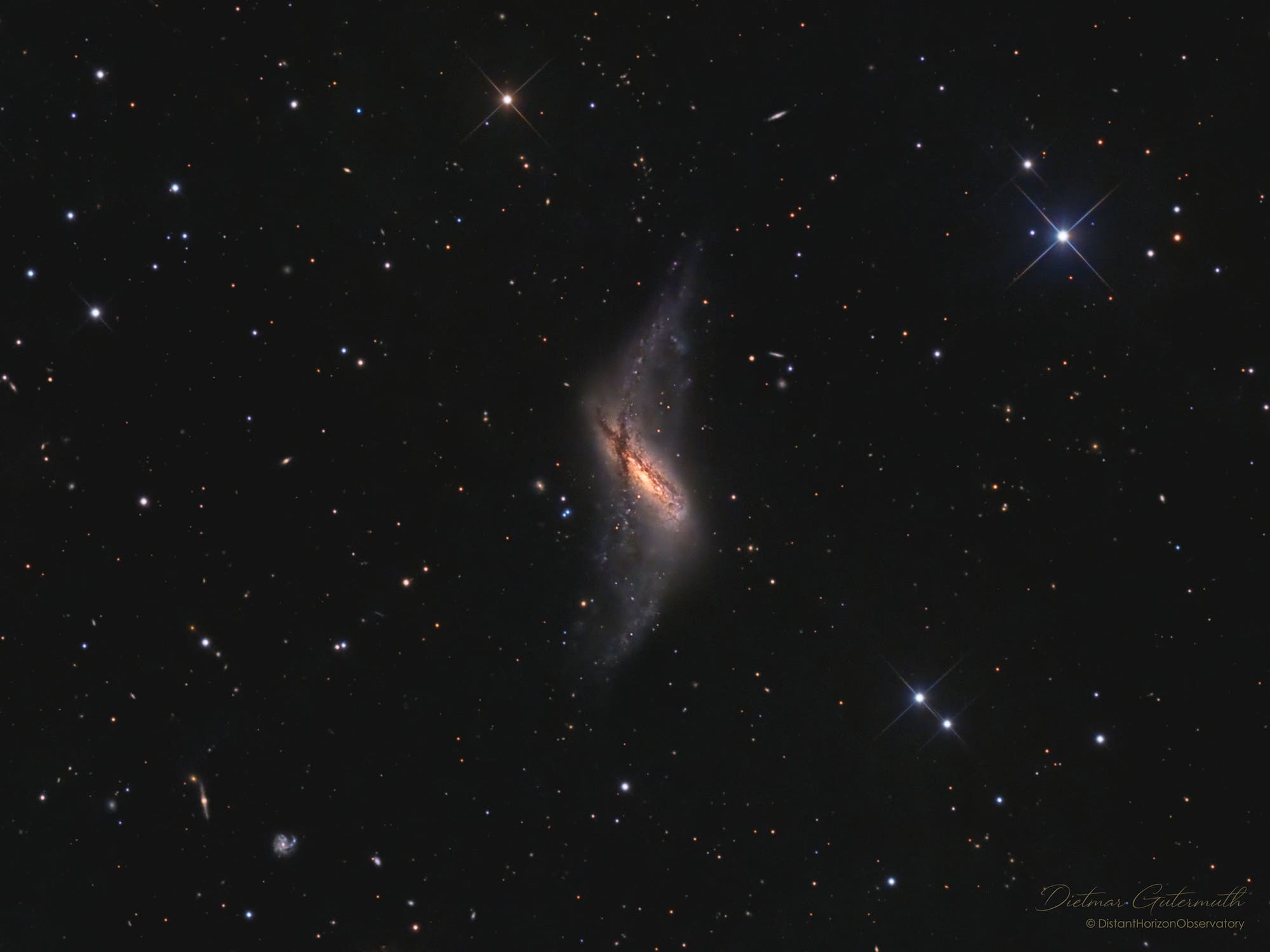 Die Polarring-Galaxie NGC 660, ein Exot unter den Galaxien