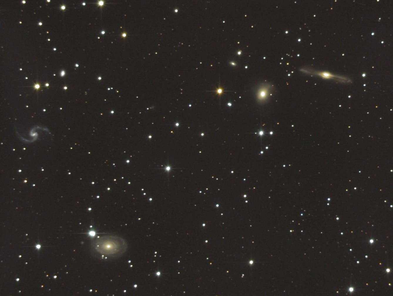 Die NGC 678-Galaxiengruppe mit Arp 31