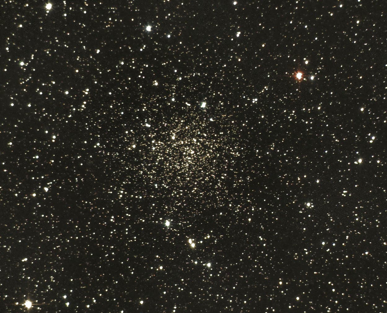 NGC 6791 – Offener Sternhaufen in der Leier