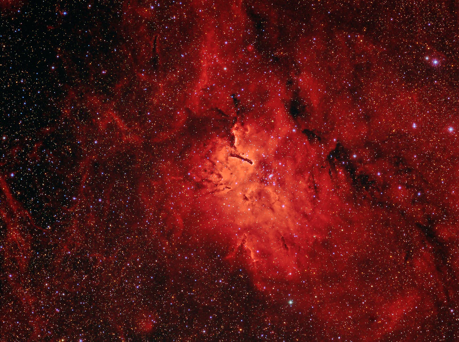 NGC 6820 und NGC 6830 im Füchschen (Vulpecula)