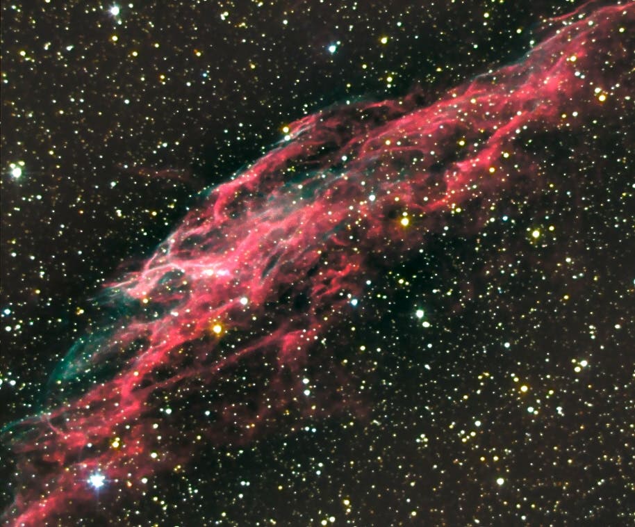 Ein himmlisches Gemälde: NGC 6992 im Schwan