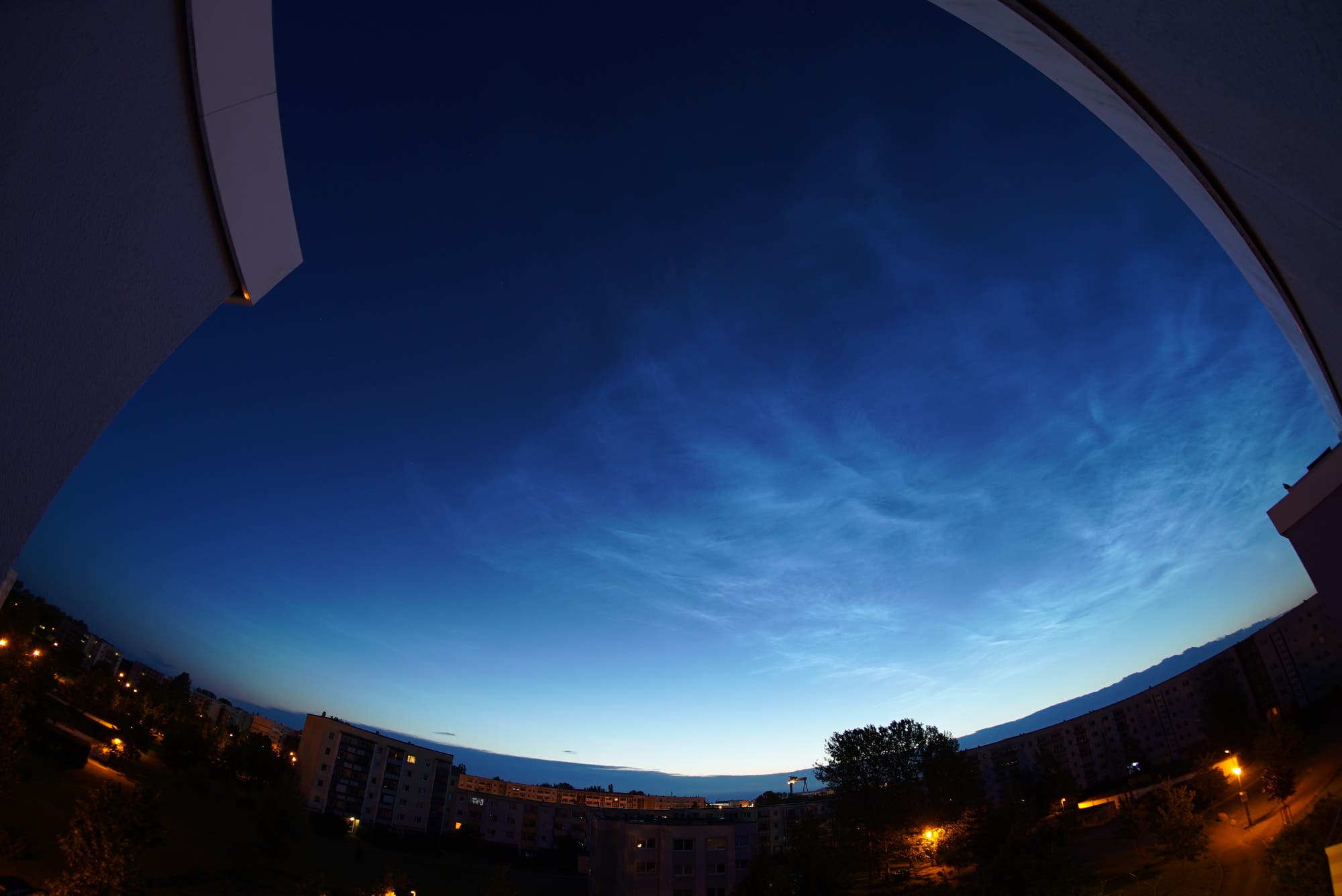 Leuchtende Nachtwolken bedecken den kompletten Himmel über Rostock! (morgens, 14.06.2019)