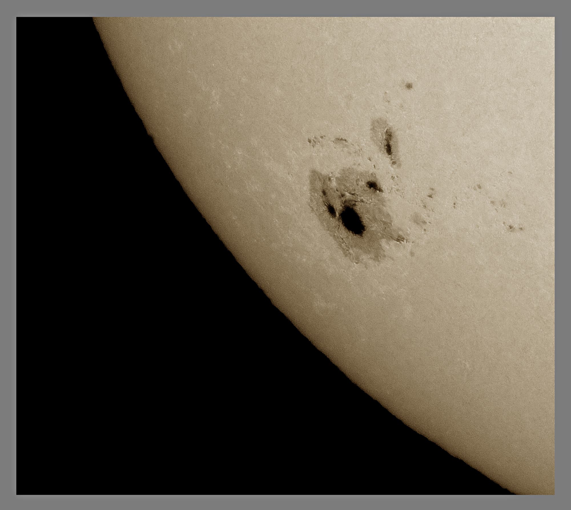 Der große Sonnenfleck AR 12192