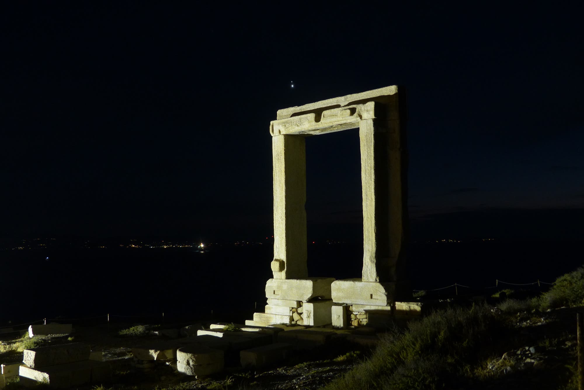 Venus und Jupiter über dem Tempeltor von Naxos