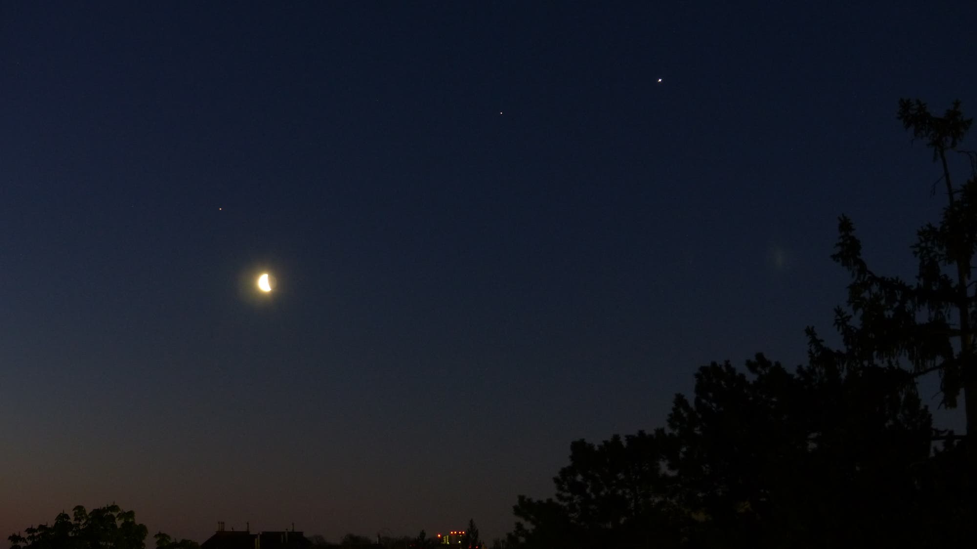 Mond, Mars, Saturn und Jupiter über Wien