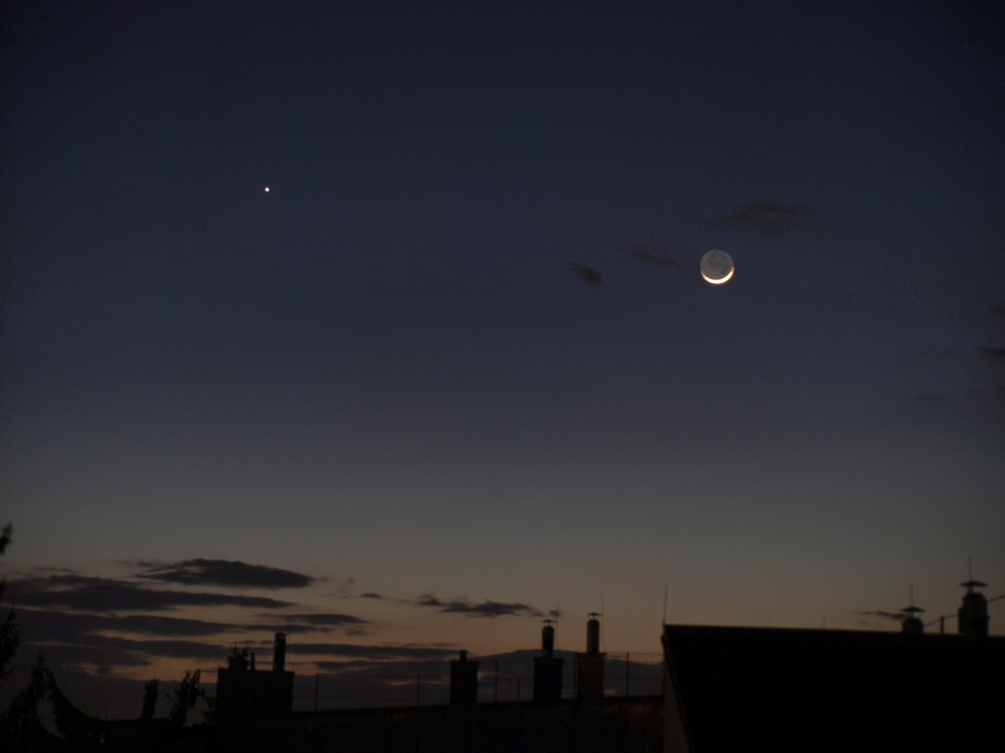 Mond und Jupiter am Abendhimmel
