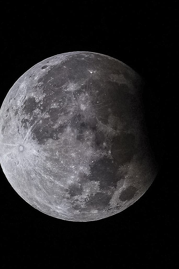 Second shot Eclipse Moon 8 Percent