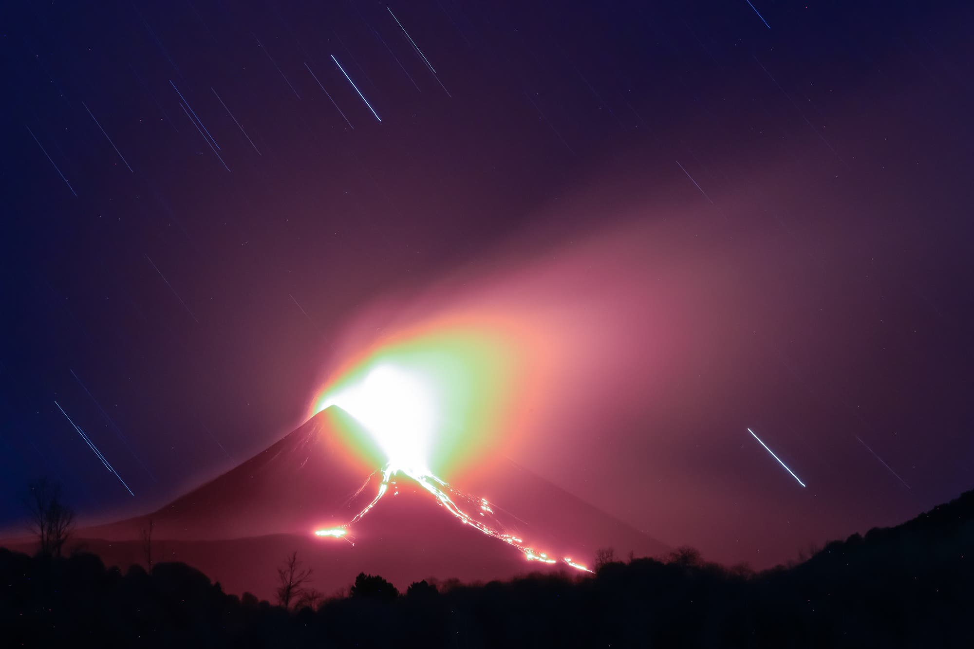 New large powerful strombolian eruption Mount Etna italy, Sicily 