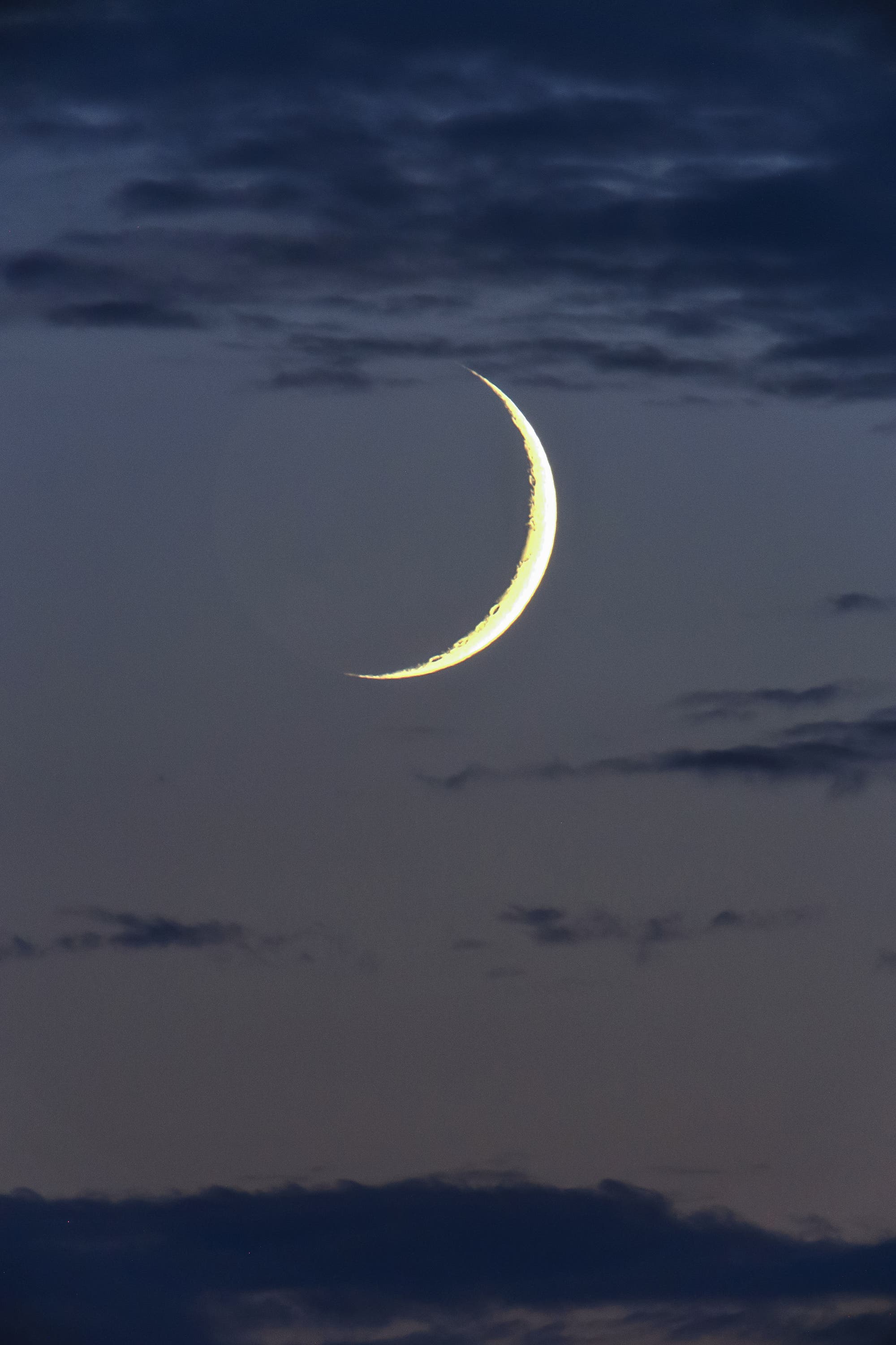 Crescent moon, seen from Italy